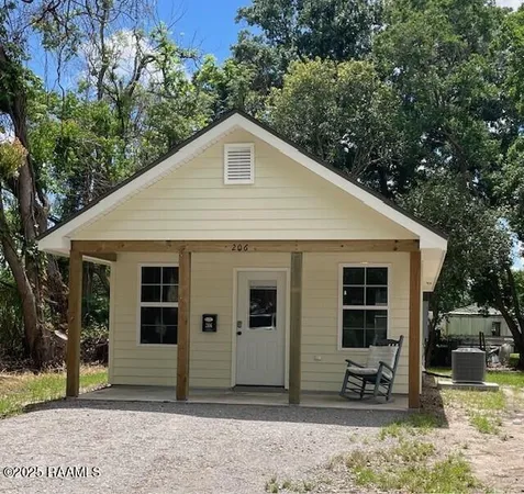 $850 | 206 East Dale Street, New Iberia, LA 70560