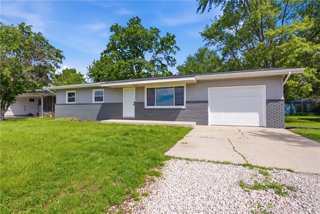 711 East Division Street Altamont, IL 62411 - Photo 3 of 24