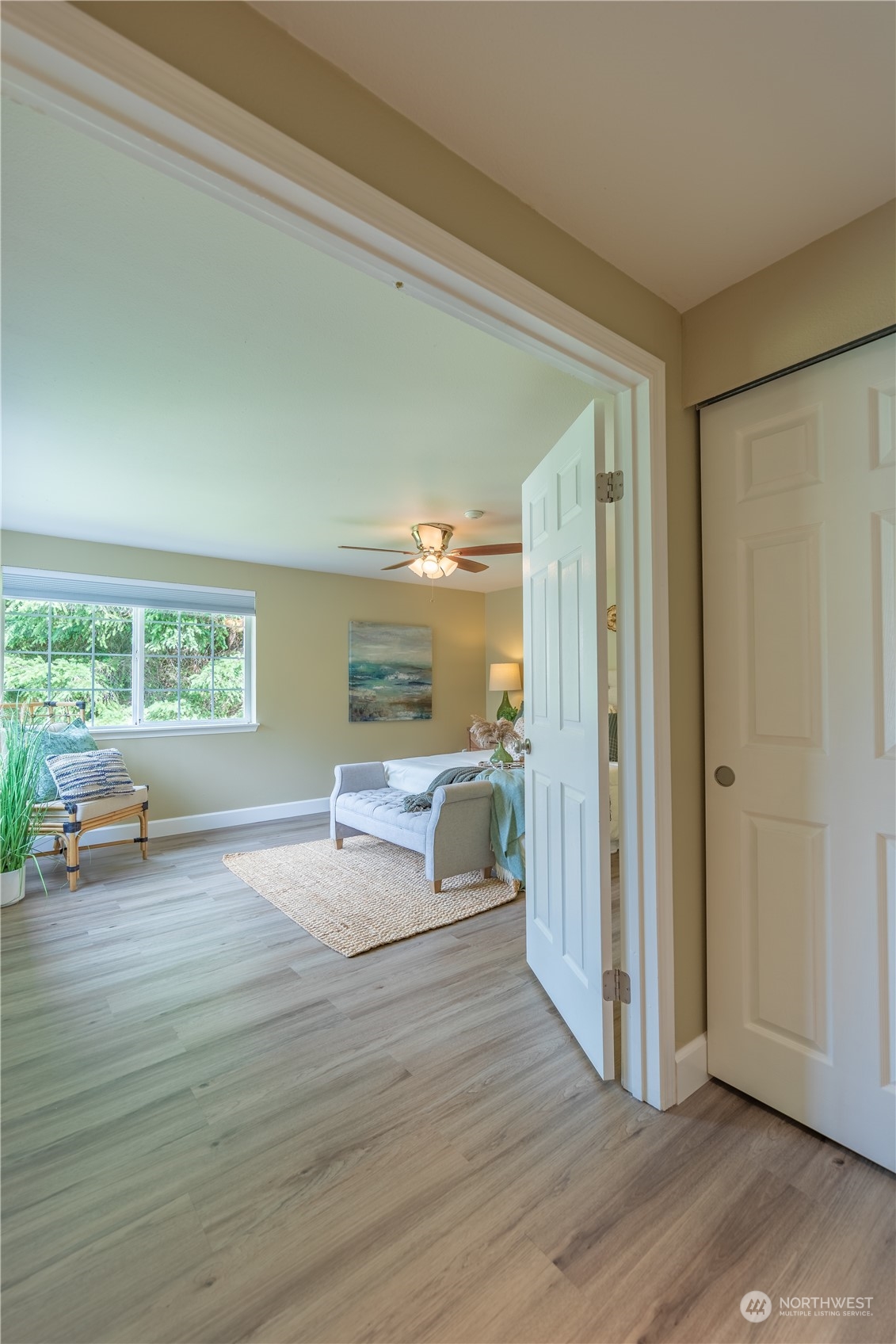 10909 Avondale Road Northeast, Unit M149 Redmond, WA 98052 - Photo 13 of 22 a living room with furniture and a wooden floor