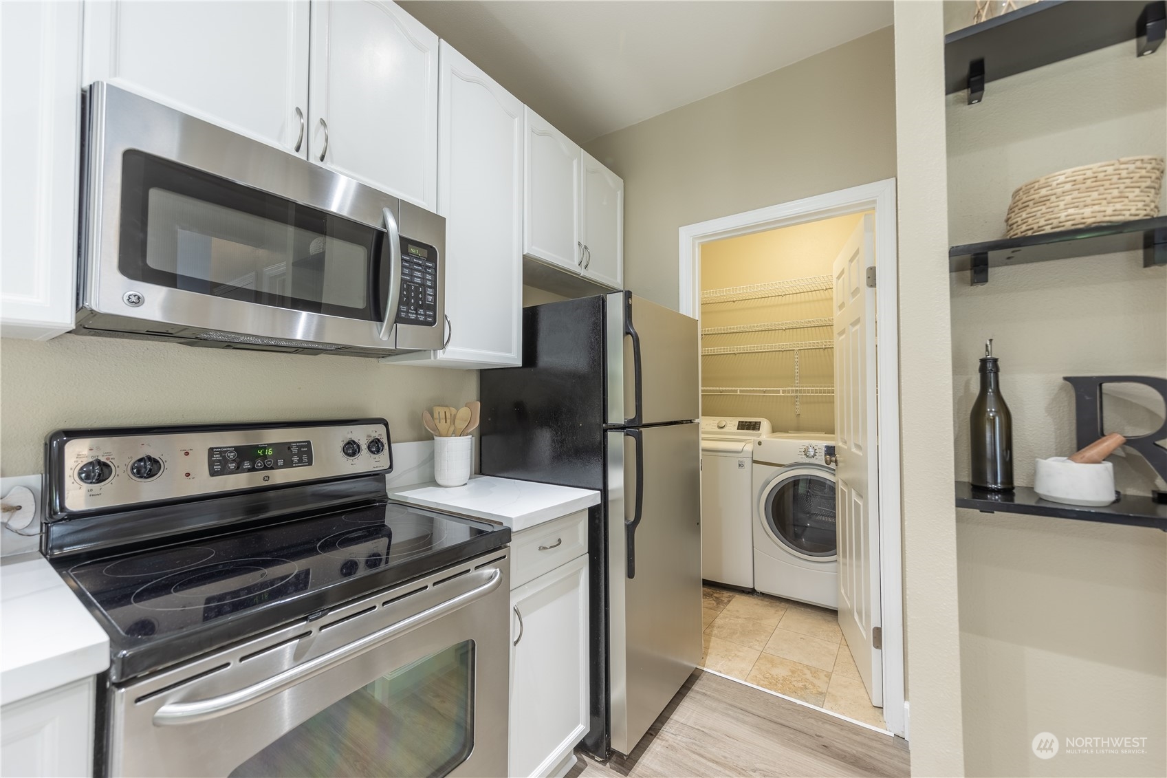 10909 Avondale Road Northeast, Unit M149 Redmond, WA 98052 - Photo 9 of 22 a kitchen with a stove and a microwave