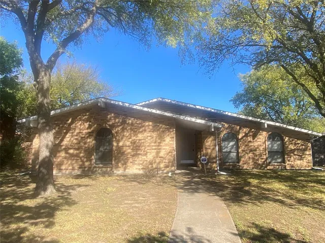 $1,895 | 470 McKinley Street, Cedar Hill, TX 75104