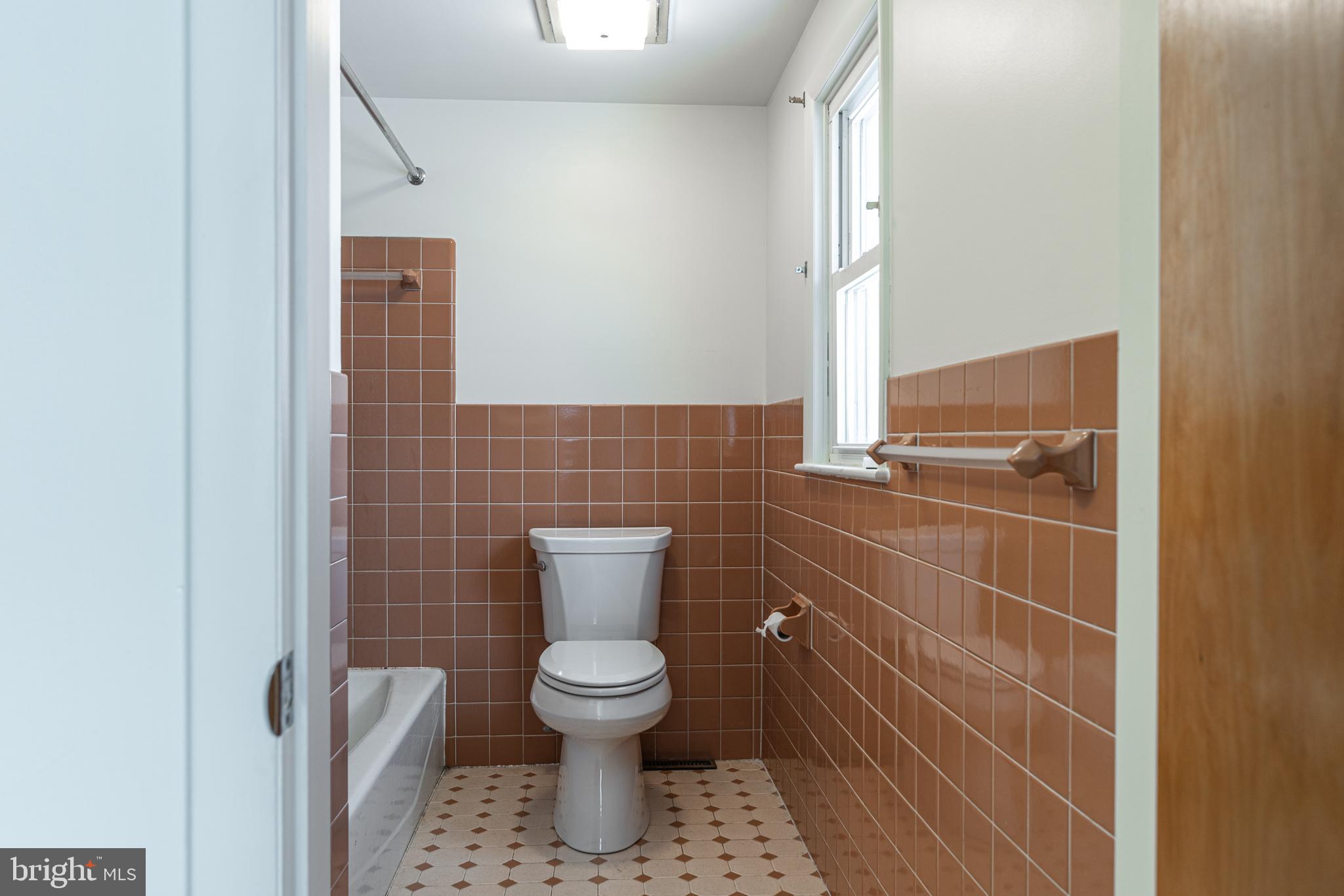 3414 County Line Road Quakertown, PA 18951 - Photo 24 of 36 Primary Bathroom