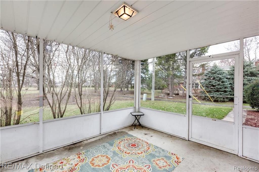 29709 Fox Grove Road Farmington Hills, MI 48334 - Photo 20 of 26