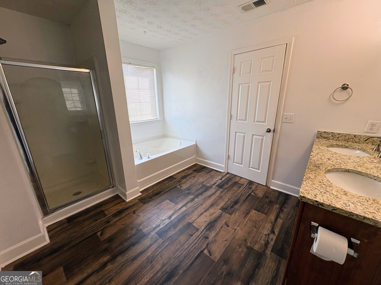 35 Timber Lane Newnan, GA 30265 - Photo 25 of 51 Primary Suite Bathroom -featuring separate shower & bathtub.