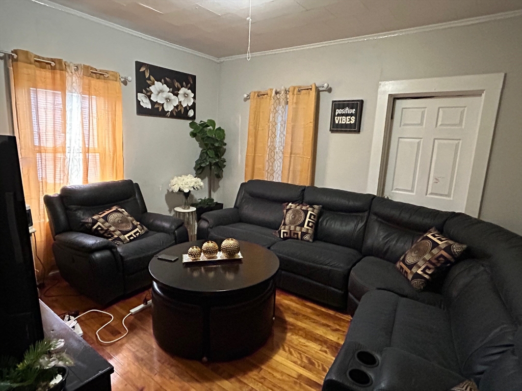 7 Bluff Street Worcester, MA 01610 - Photo 2 of 10