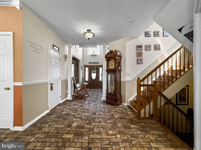 a view of an entryway with a workspace