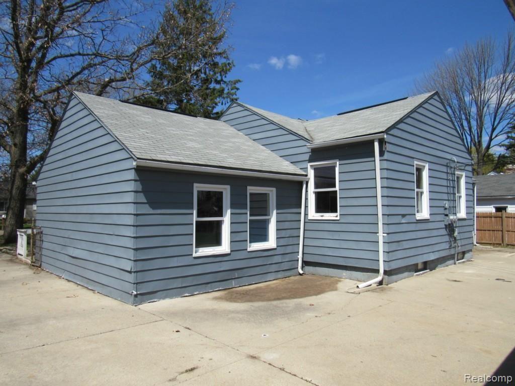 2827 Weaverton Rochester, MI 48307 - Photo 10 of 43 2827 WEAVERTON ROCHESTER HILLS (24).jpg