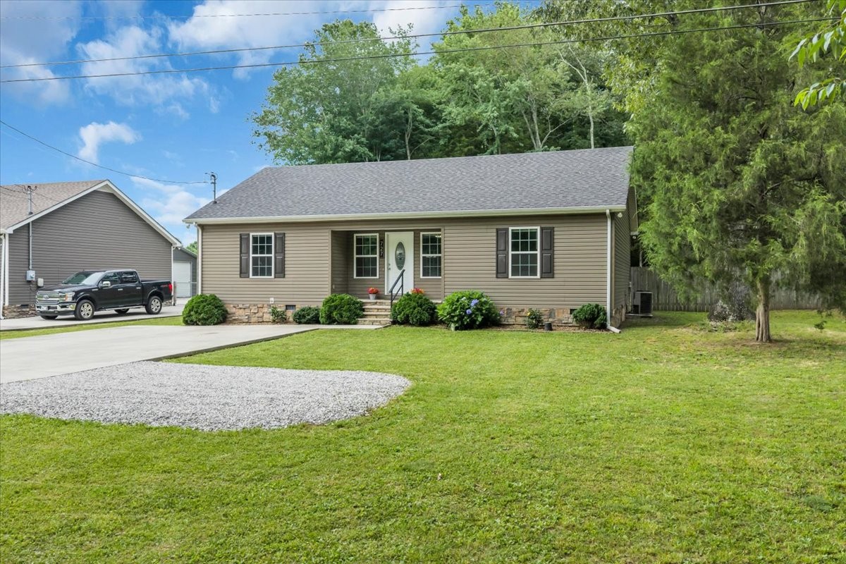 727 Marbury Road Tullahoma, TN 37388 - Photo 3 of 44