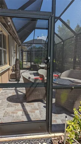 a view of a backyard