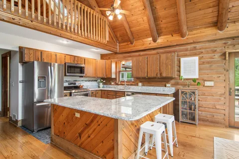 $565,000 | 200 Wildwood Lane, Fox River Grove, IL 60021