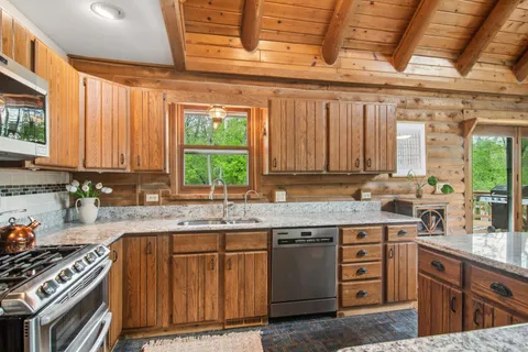 $565,000 | 200 Wildwood Lane, Fox River Grove, IL 60021