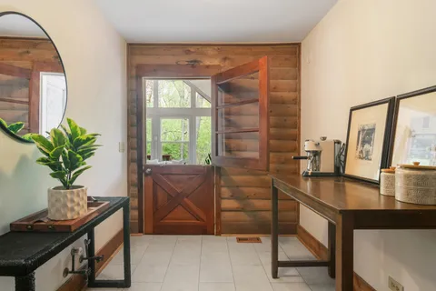 $565,000 | 200 Wildwood Lane, Fox River Grove, IL 60021