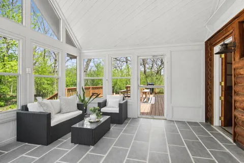 $565,000 | 200 Wildwood Lane, Fox River Grove, IL 60021