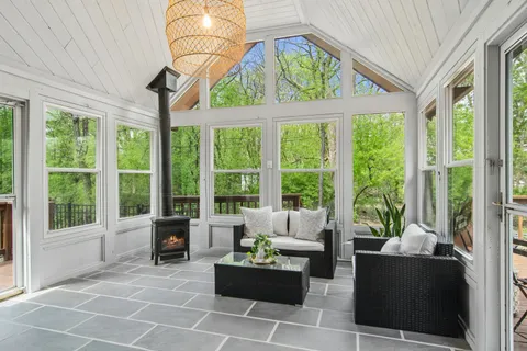 $565,000 | 200 Wildwood Lane, Fox River Grove, IL 60021