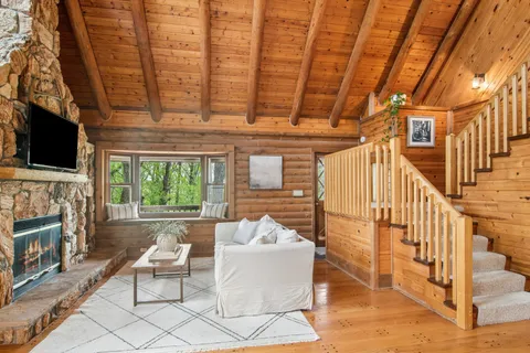 $565,000 | 200 Wildwood Lane, Fox River Grove, IL 60021