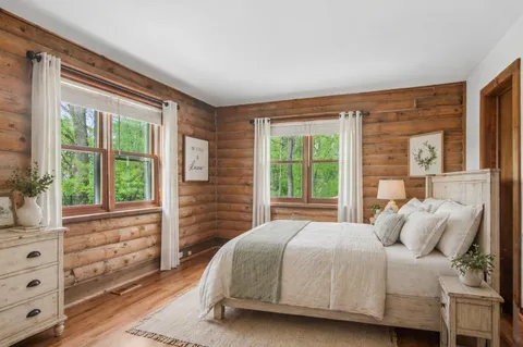 $565,000 | 200 Wildwood Lane, Fox River Grove, IL 60021