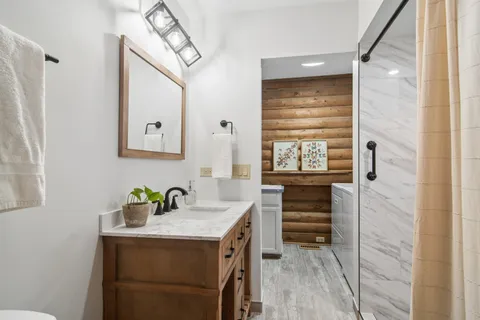 $565,000 | 200 Wildwood Lane, Fox River Grove, IL 60021