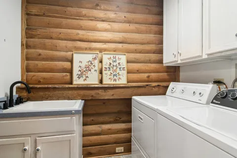 $565,000 | 200 Wildwood Lane, Fox River Grove, IL 60021