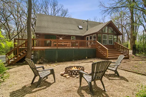 $565,000 | 200 Wildwood Lane, Fox River Grove, IL 60021