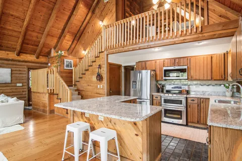 $565,000 | 200 Wildwood Lane, Fox River Grove, IL 60021