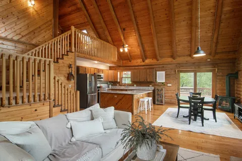 $565,000 | 200 Wildwood Lane, Fox River Grove, IL 60021