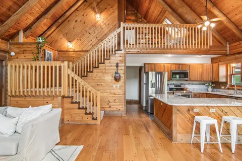 $565,000 | 200 Wildwood Lane, Fox River Grove, IL 60021