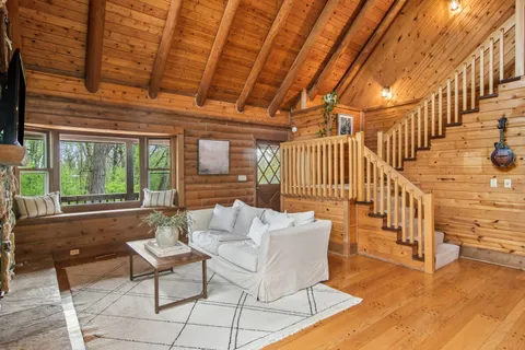 $565,000 | 200 Wildwood Lane, Fox River Grove, IL 60021