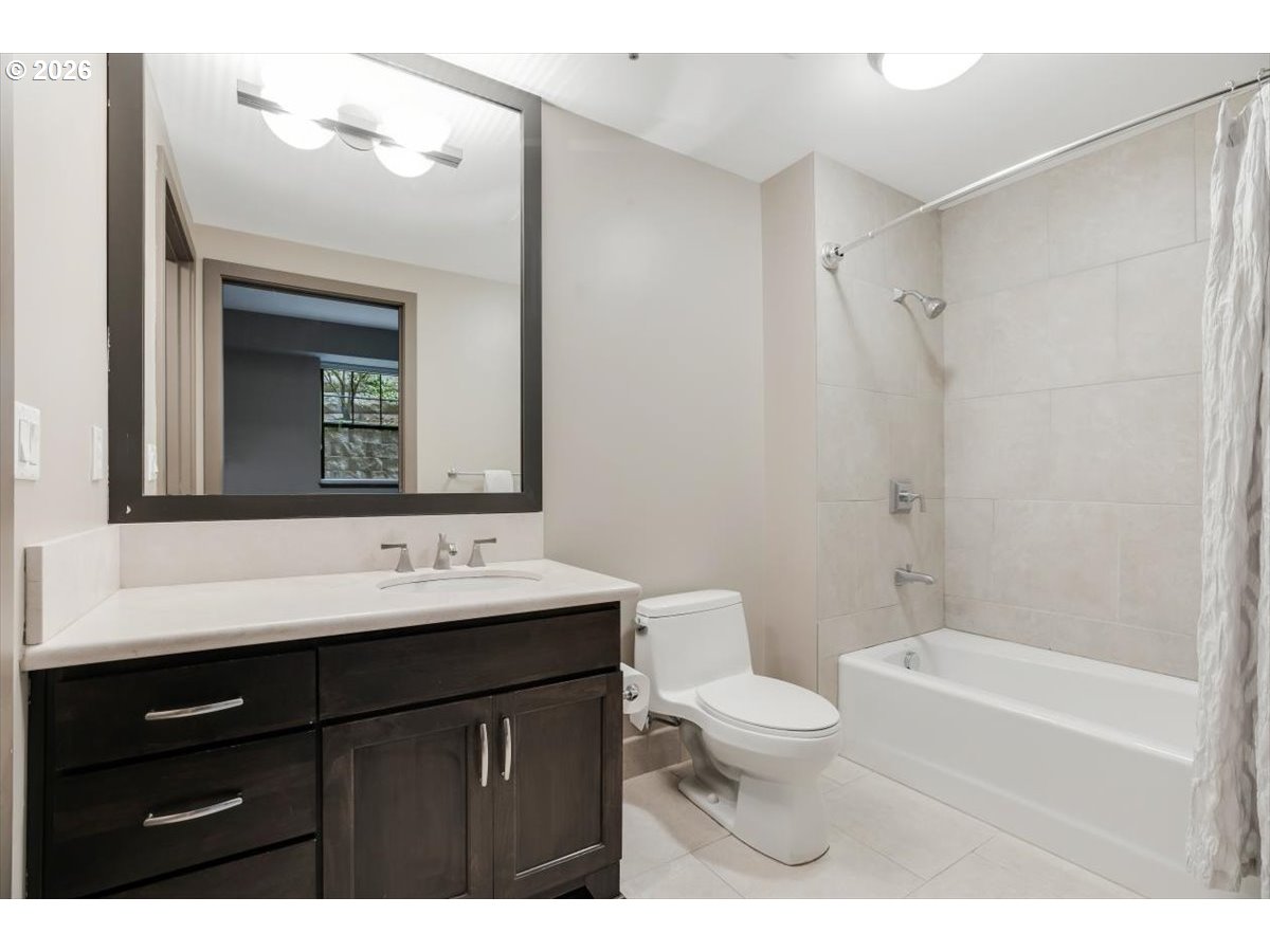 2454 Northwest Westover Road, Unit 102 Portland, OR 97210 - Photo 17 of 32