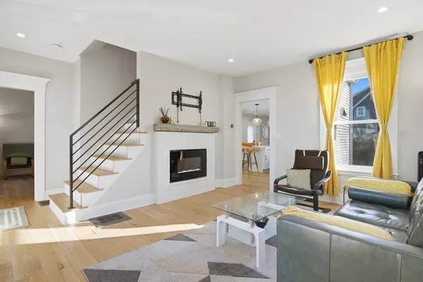 $999,900 | 6 Everett Street, Stoneham, MA 02180