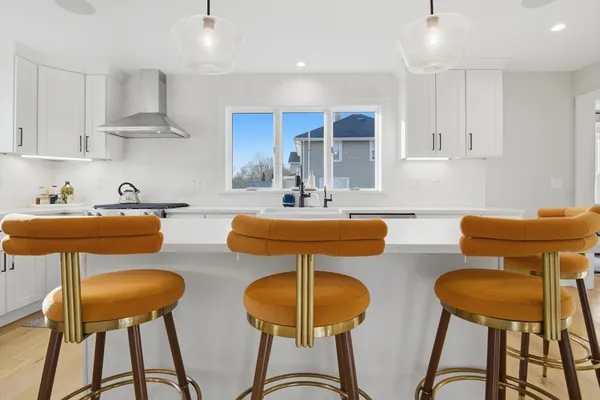 $999,900 | 6 Everett Street, Stoneham, MA 02180