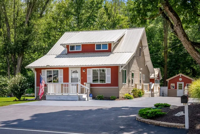 $324,900 | 8629 East Hatchery Road, Syracuse, IN 46567