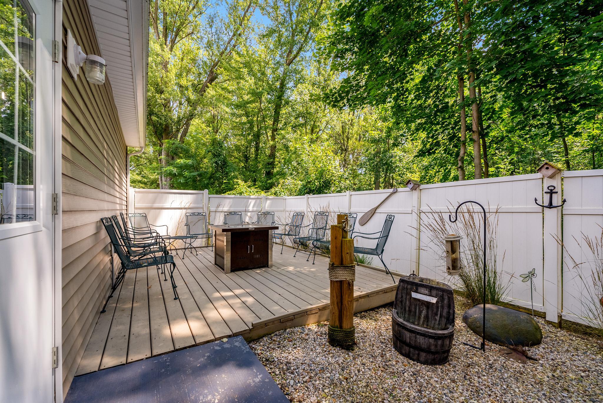 8629 East Hatchery Road Syracuse, IN 46567 - Photo 11 of 35