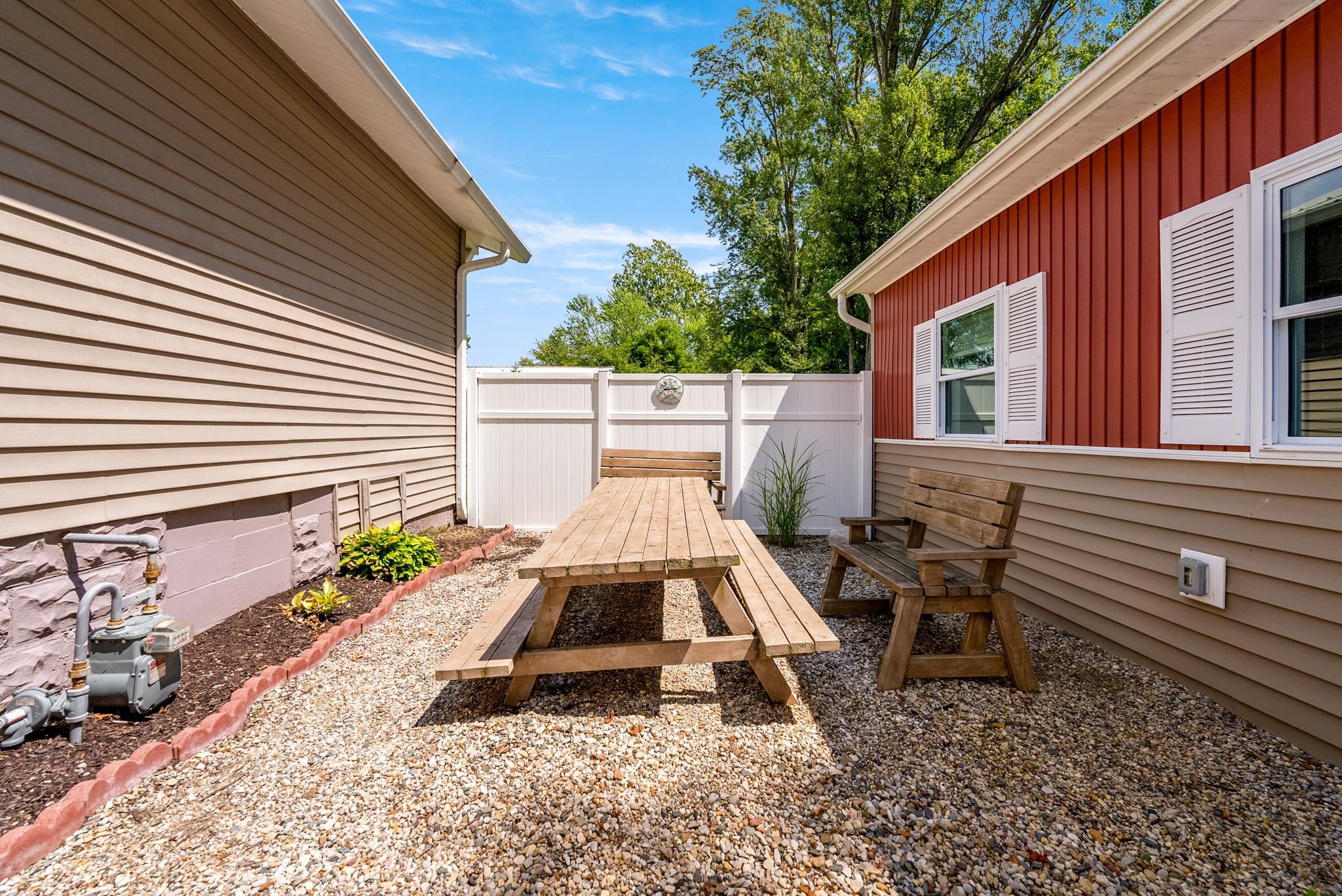 8629 East Hatchery Road Syracuse, IN 46567 - Photo 12 of 35