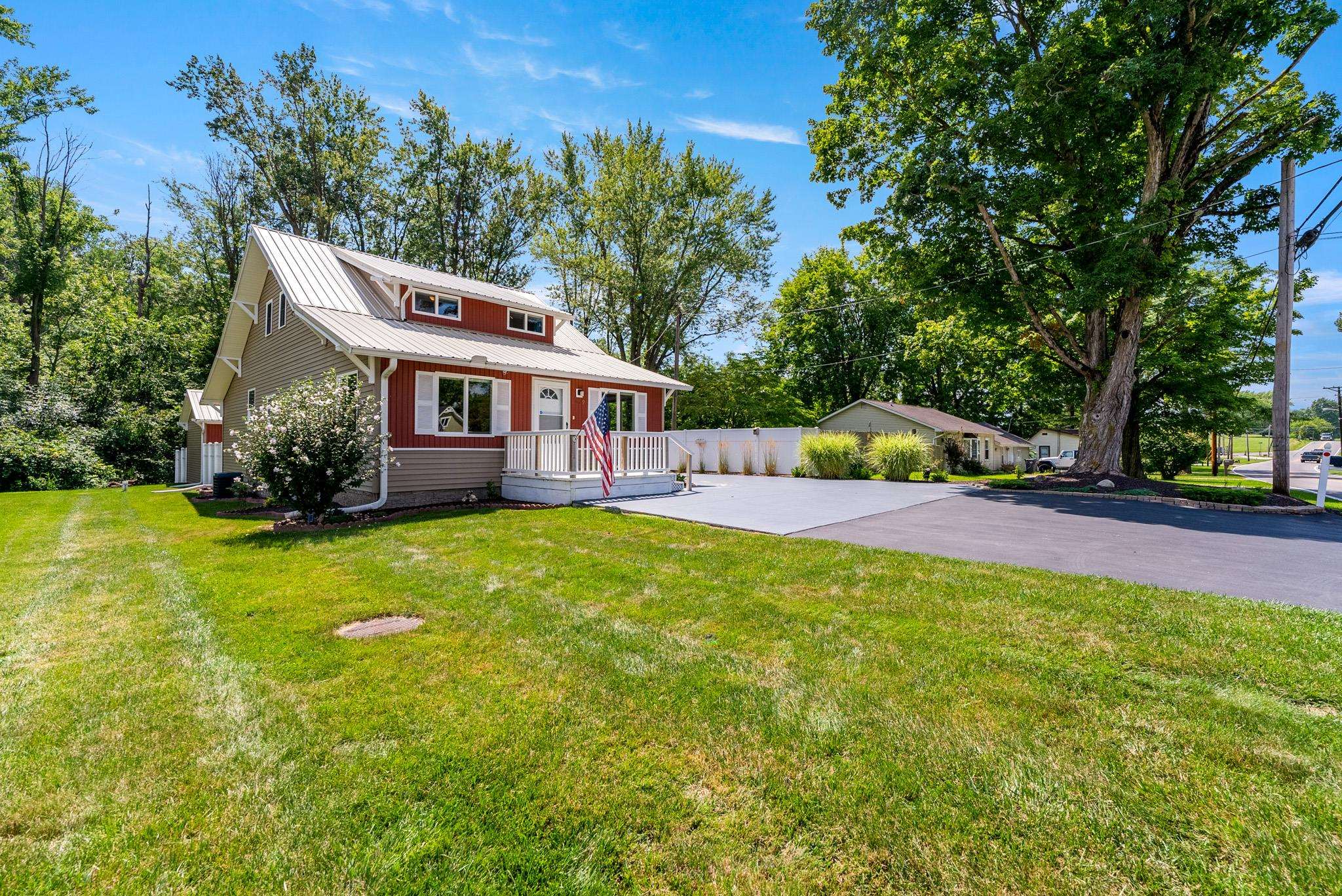 8629 East Hatchery Road Syracuse, IN 46567 - Photo 3 of 35