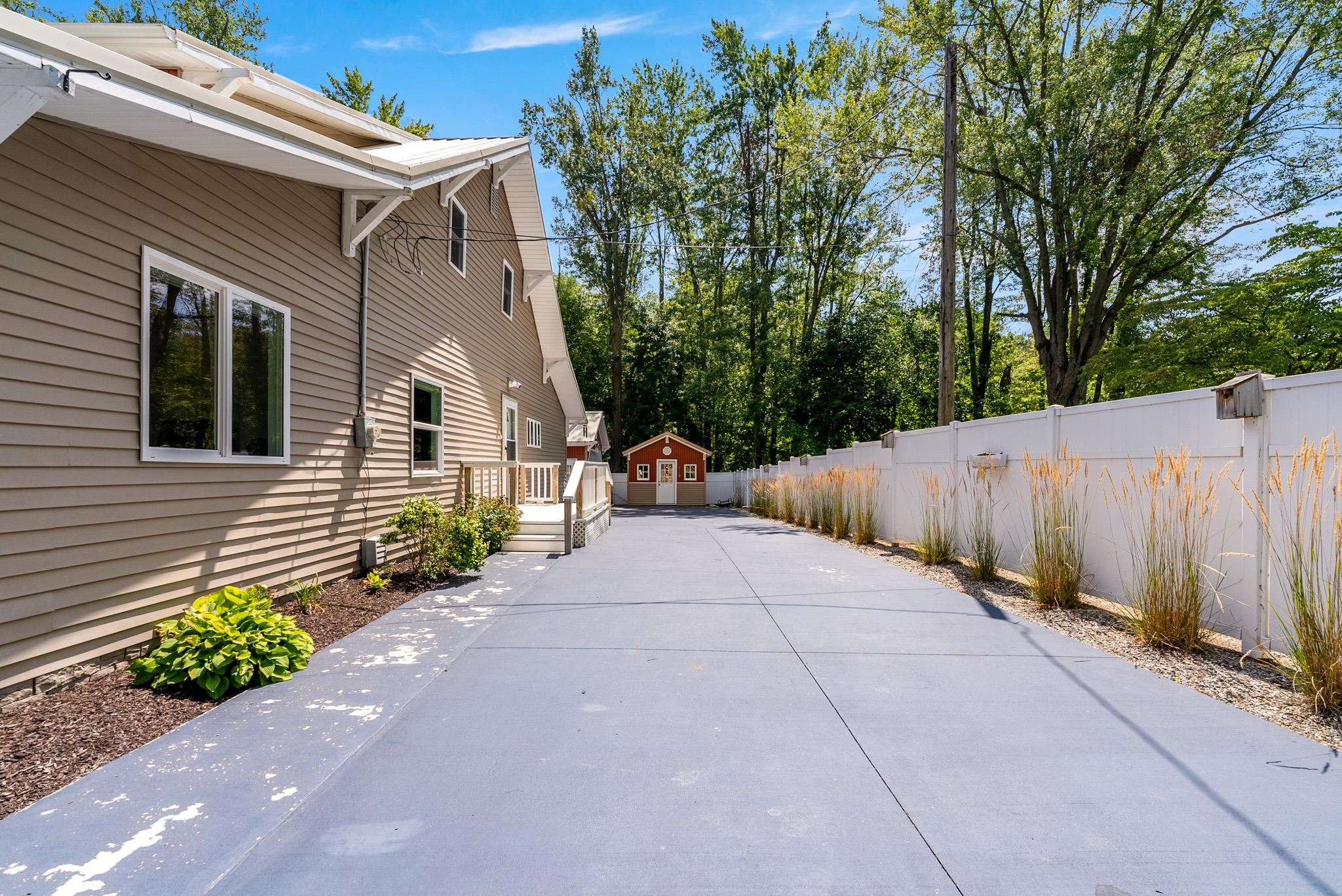 8629 East Hatchery Road Syracuse, IN 46567 - Photo 6 of 35