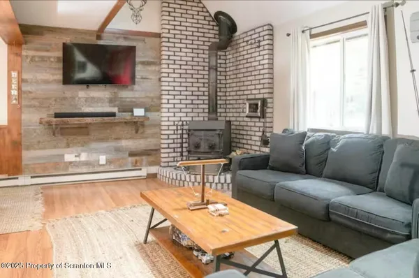 $2,100 | 221 Ash Drive, Long Pond, PA 18334