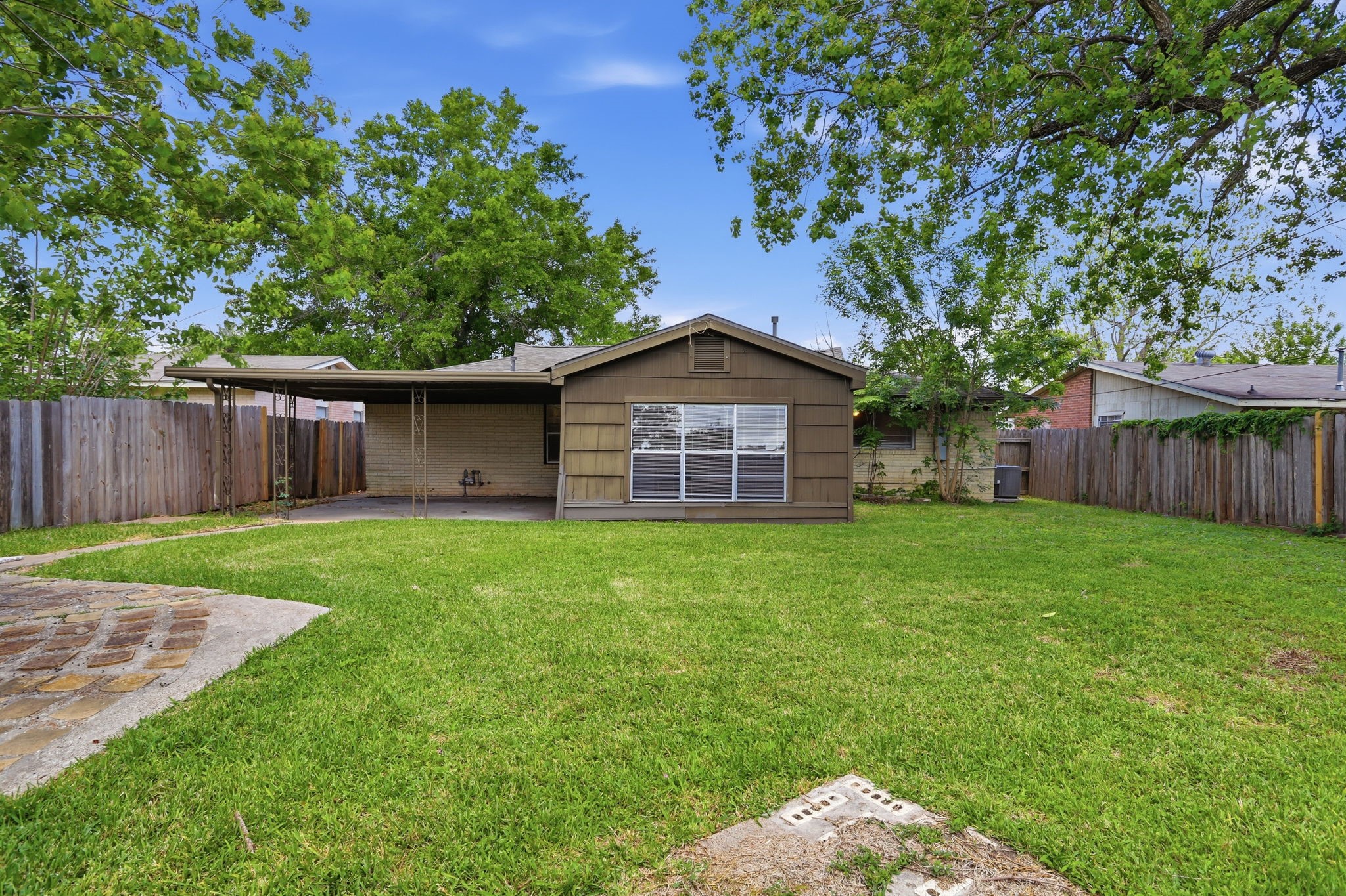 5242 Grace Point Lane Houston, TX 77048 - Photo 35 of 38 a backyard of a house with lots of green space