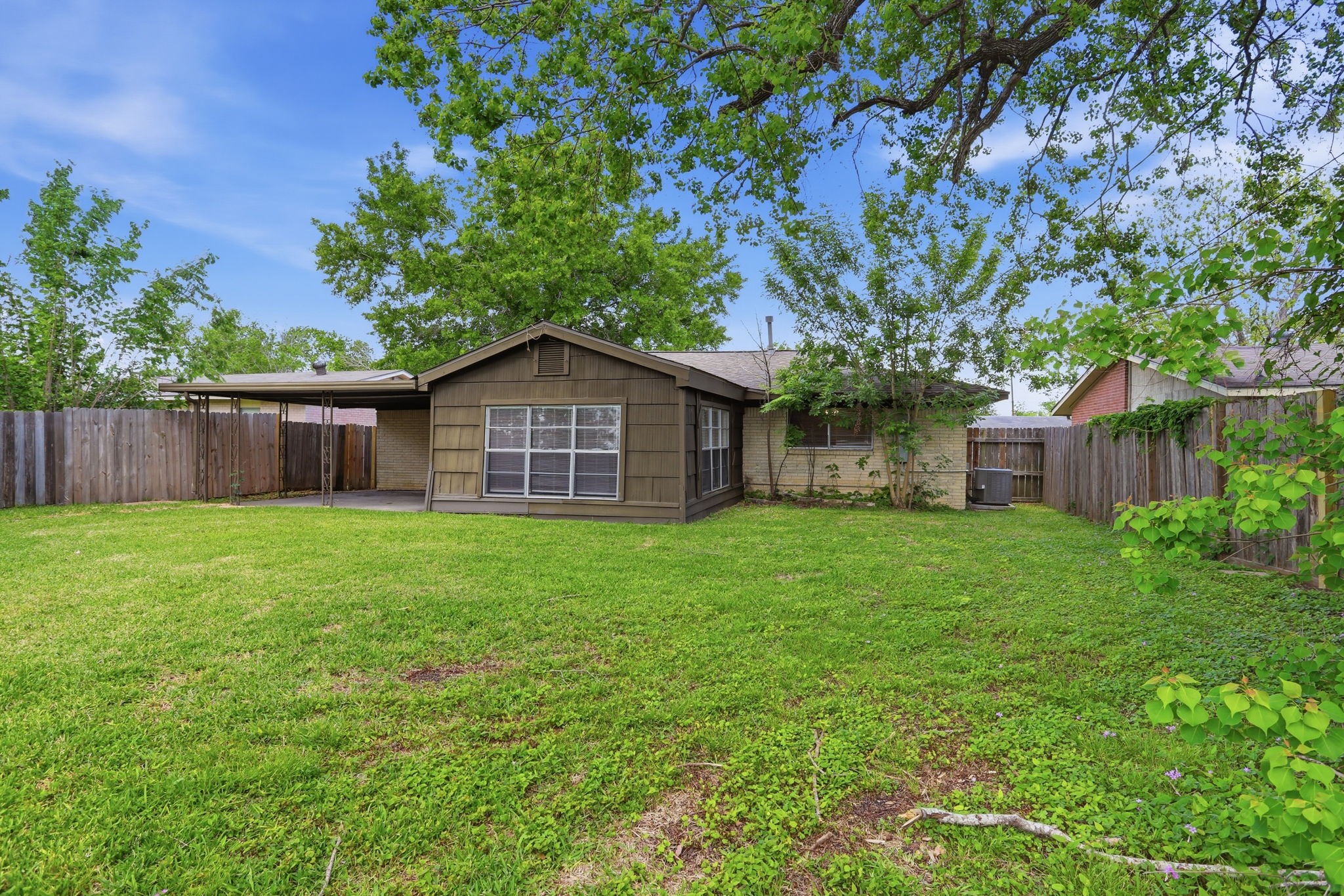 5242 Grace Point Lane Houston, TX 77048 - Photo 36 of 38 a backyard of a house with plants and large tree