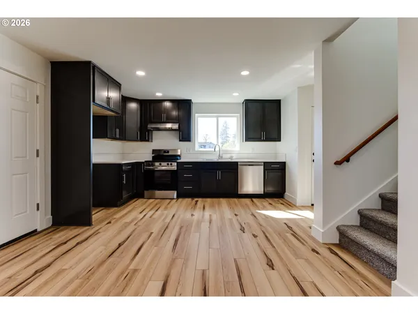 $650,000 | 231-233 South 41st Place, Springfield, OR 97478