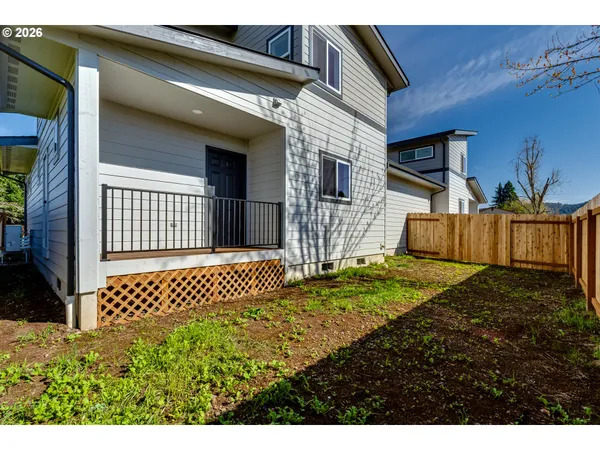 $650,000 | 231-233 South 41st Place, Springfield, OR 97478