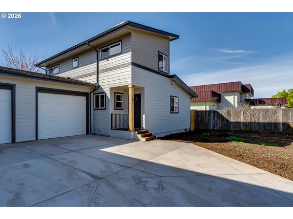 $650,000 | 231-233 South 41st Place, Springfield, OR 97478