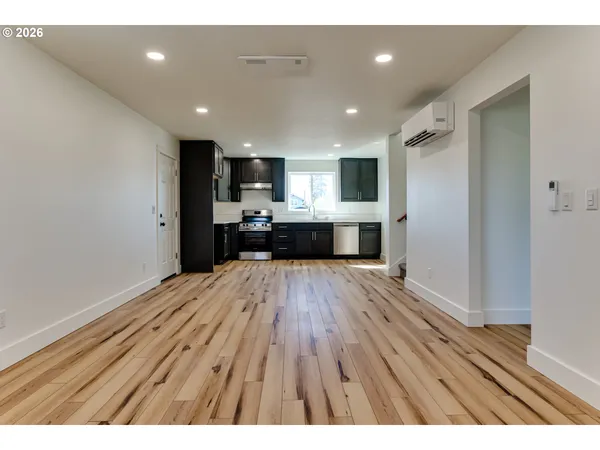 $650,000 | 231-233 South 41st Place, Springfield, OR 97478