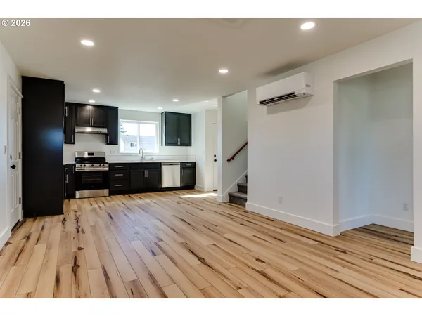 $650,000 | 231-233 South 41st Place, Springfield, OR 97478