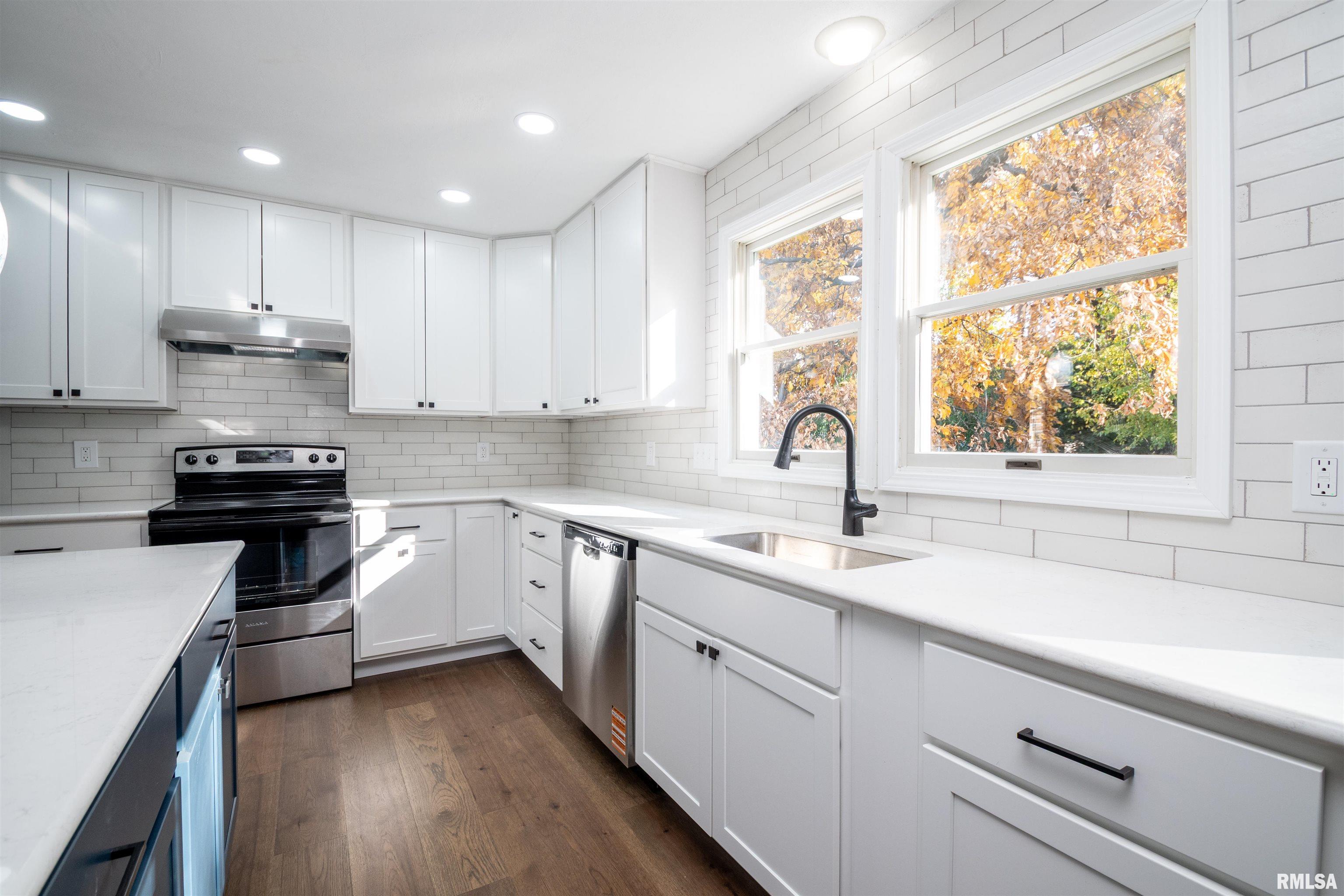 6520 North Talisman Terrace Peoria, IL 61615 - Photo 13 of 46