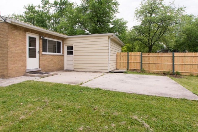 716 Ranch Road Wheaton, IL 60187 - Photo 18 of 24 a backyard of a house with table and chairs
