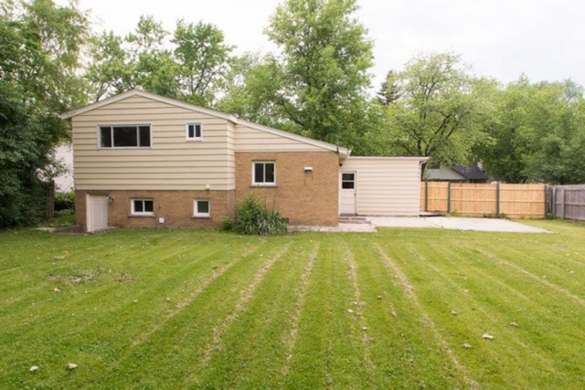 716 Ranch Road Wheaton, IL 60187 - Photo 21 of 24 a backyard of a house with table and chairs