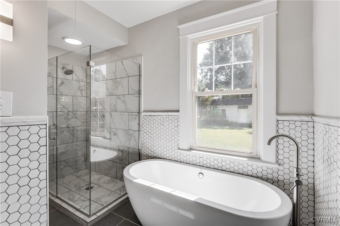 2821 Dumbarton Road Henrico, VA 23228 - Photo 11 of 37 Bathroom with plenty of natural light, separate sh