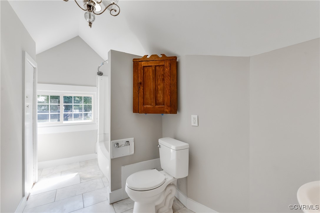 2821 Dumbarton Road Henrico, VA 23228 - Photo 20 of 37 Bathroom with vaulted ceiling, toilet, and shower