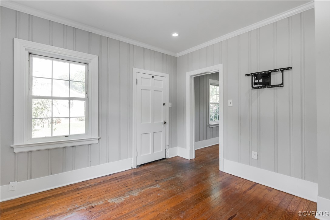 2821 Dumbarton Road Henrico, VA 23228 - Photo 26 of 37 Foyer with crown molding, a healthy amount of sunl