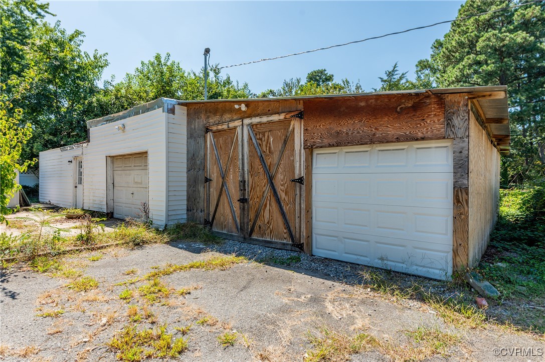 2821 Dumbarton Road Henrico, VA 23228 - Photo 32 of 37 View of garage